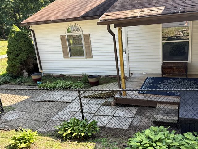 125 Ayers Ave, Twp Of But Se, PA 16001