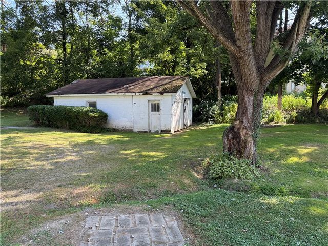 125 Ayers Ave, Twp Of But Se, PA 16001