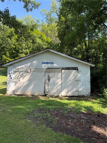 125 Ayers Ave, Twp Of But Se, PA 16001