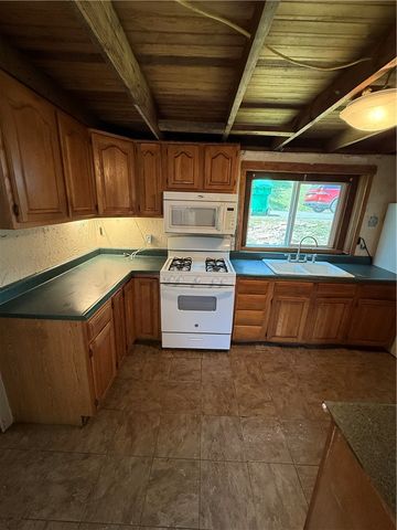 125 Ayers Ave, Twp Of But Se, PA 16001