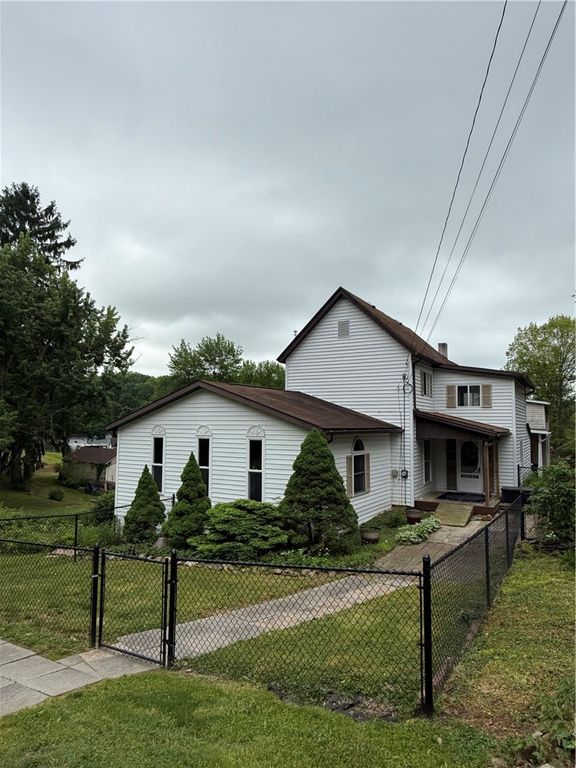 125 Ayers Ave, Twp Of But Se, PA 16001