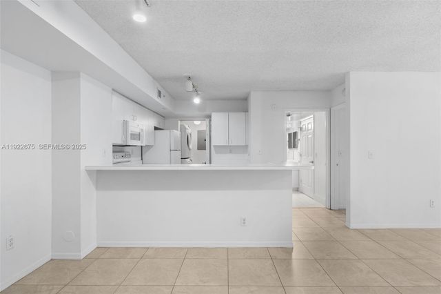 2600 S University Dr 107, Davie, FL 33328