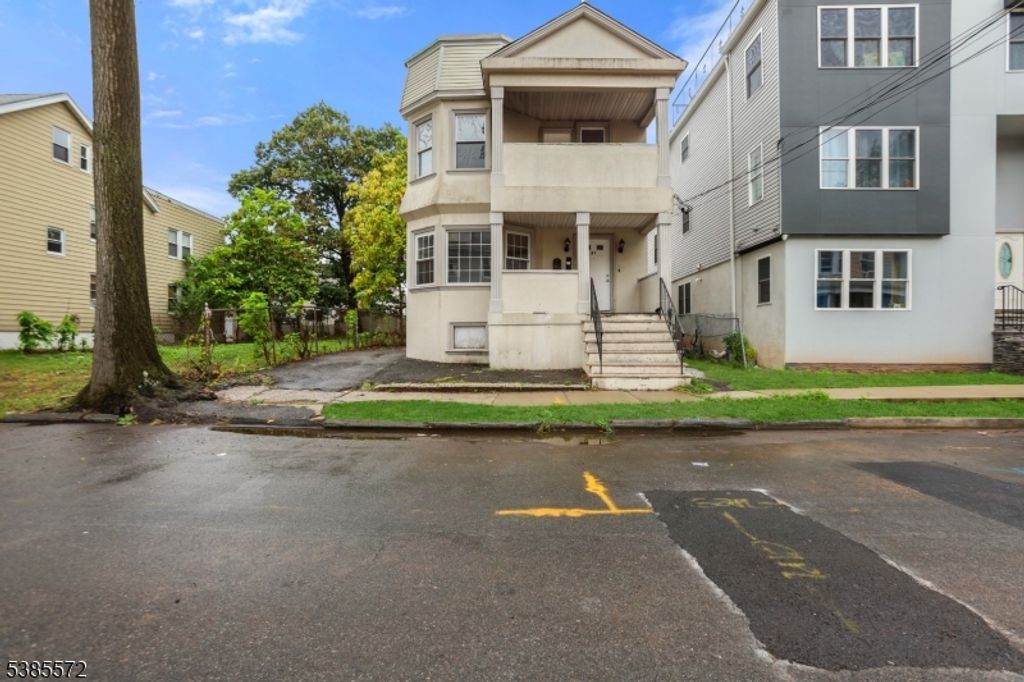 149 Dewey St, Newark City, NJ 07112