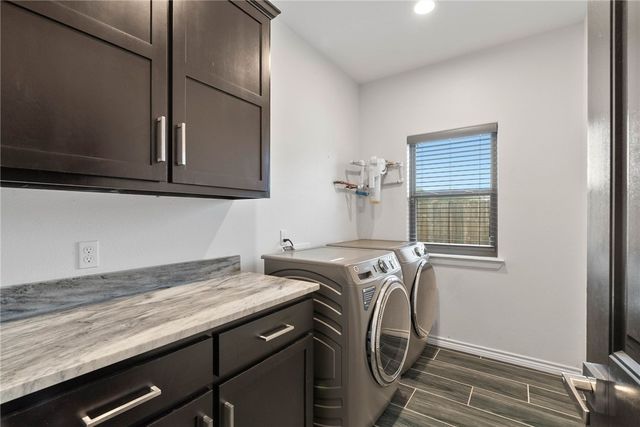 5378 W Riverview Dr, Robstown, TX 78380