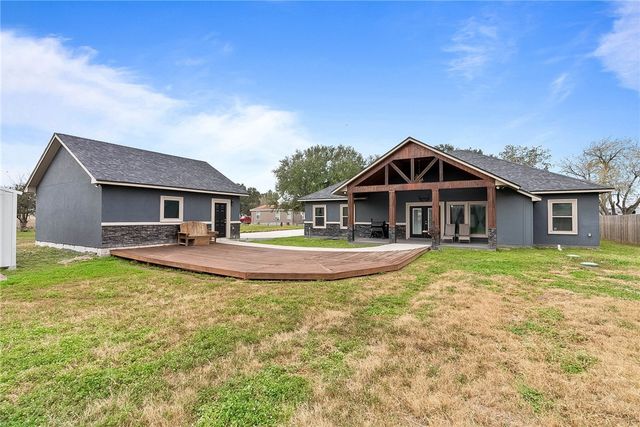 5378 W Riverview Dr, Robstown, TX 78380