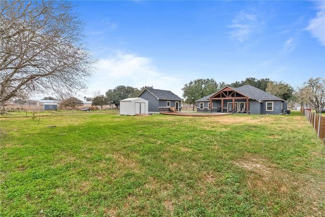 5378 W Riverview Dr, Robstown, TX 78380