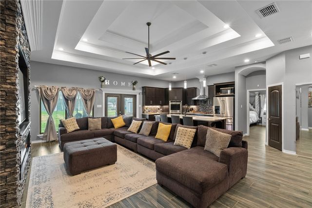 5378 W Riverview Dr, Robstown, TX 78380