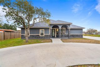 5378 W Riverview Dr, Robstown, TX 78380