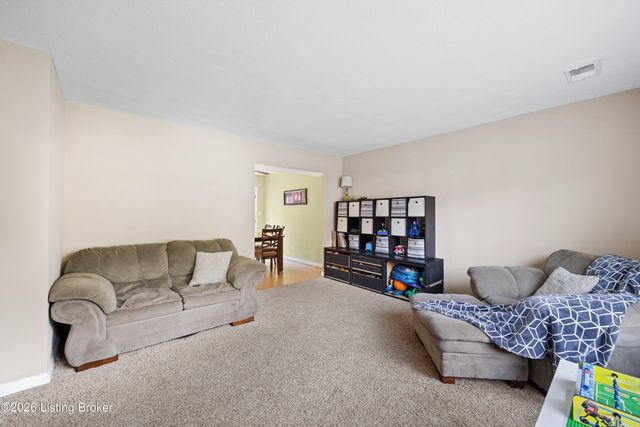 3905 Riveroaks Cir, Louisville, KY 40241