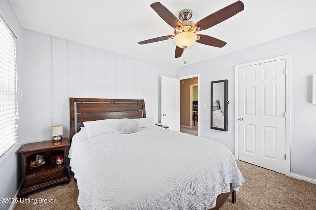 3905 Riveroaks Cir, Louisville, KY 40241