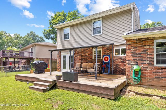 3905 Riveroaks Cir, Louisville, KY 40241