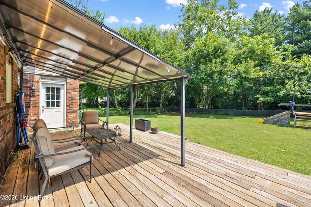 3905 Riveroaks Cir, Louisville, KY 40241