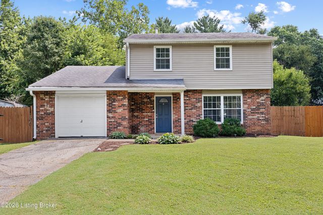 3905 Riveroaks Cir, Louisville, KY 40241