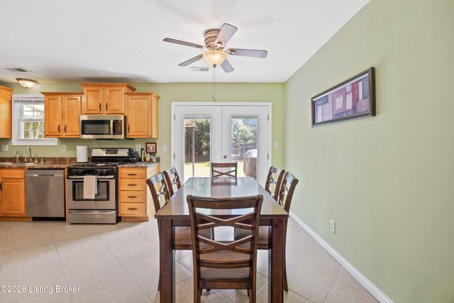 3905 Riveroaks Cir, Louisville, KY 40241