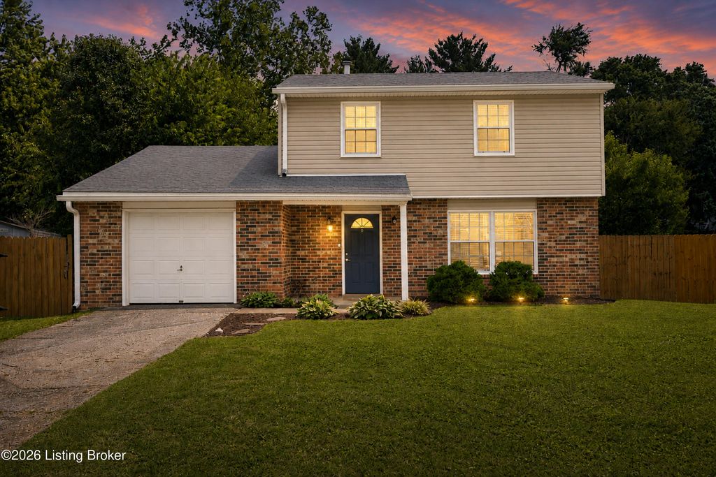 3905 Riveroaks Cir, Louisville, KY 40241