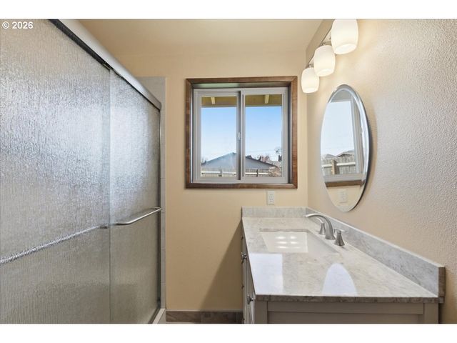 2559 S DOGWOOD Ter, Cornelius, OR 97113