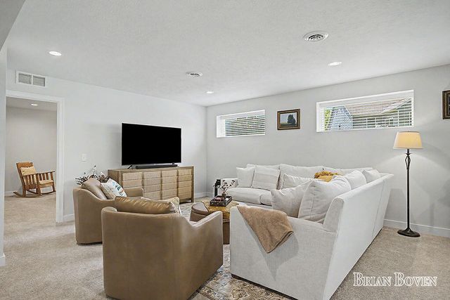 8366 Rose Ridge Drive, Rockford, MI 49341