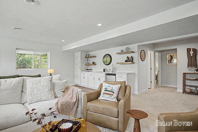 8366 Rose Ridge Drive, Rockford, MI 49341