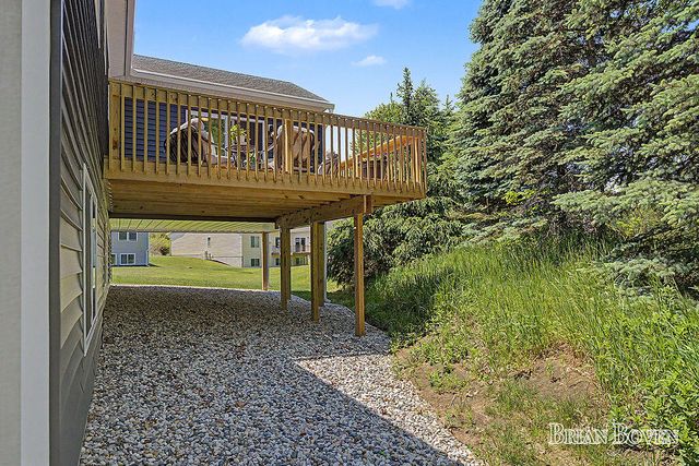 8366 Rose Ridge Drive, Rockford, MI 49341