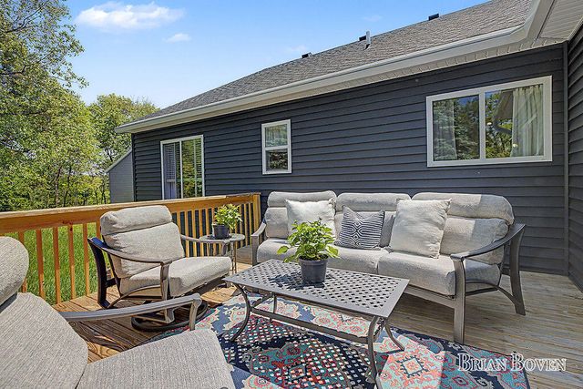 8366 Rose Ridge Drive, Rockford, MI 49341