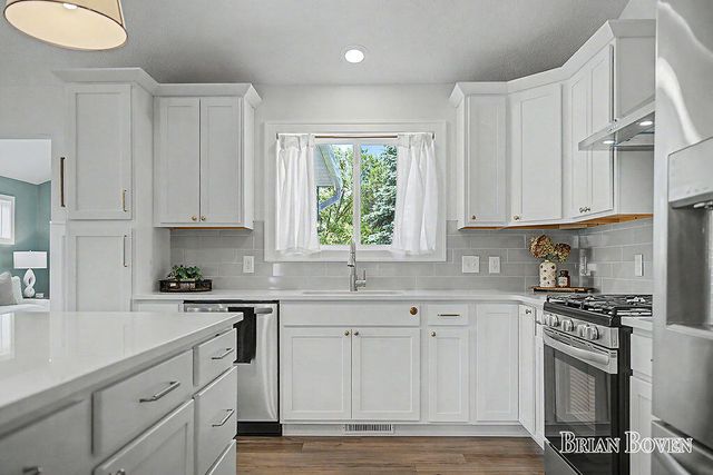 8366 Rose Ridge Drive, Rockford, MI 49341