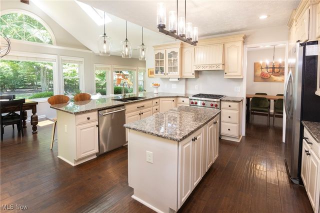 198 Plymouth Drive, Bay Village, OH 44140