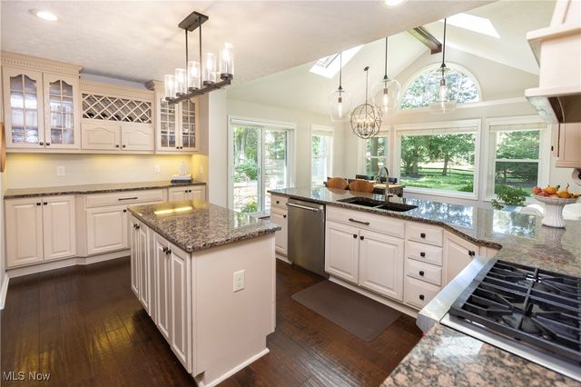 198 Plymouth Drive, Bay Village, OH 44140