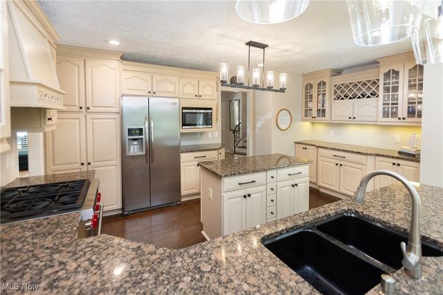 198 Plymouth Drive, Bay Village, OH 44140