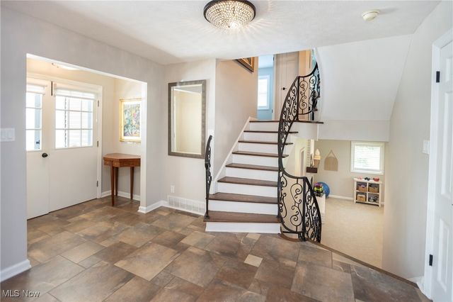 198 Plymouth Drive, Bay Village, OH 44140