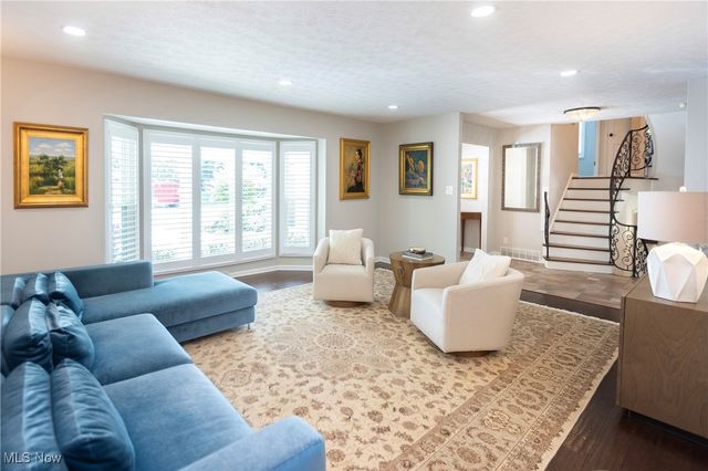 198 Plymouth Drive, Bay Village, OH 44140