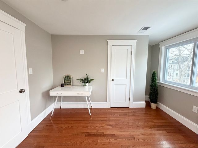 406 Chestnut St, Lynn, MA 01902