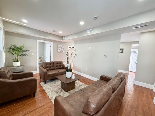 406 Chestnut St, Lynn, MA 01902