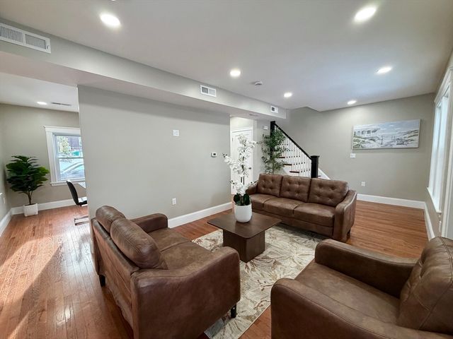 406 Chestnut St, Lynn, MA 01902