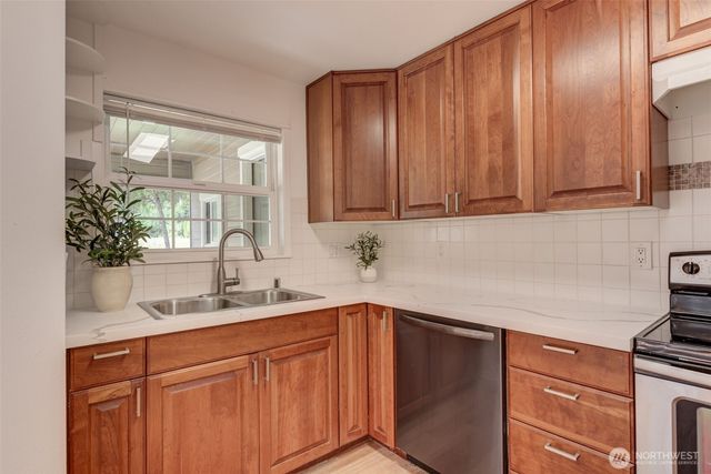 8183 NE 165th Street, Kenmore, WA 98028