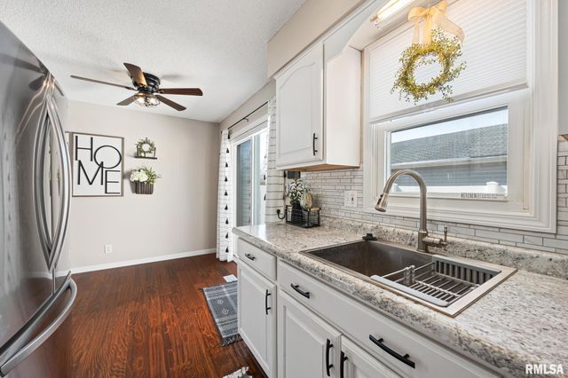 1918 Canterbury Dr Apt F, Washington, IL 61571