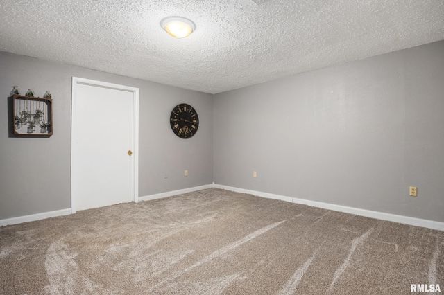 1918 Canterbury Dr Apt F, Washington, IL 61571