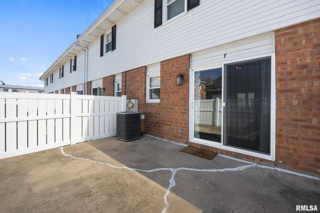 1918 Canterbury Dr Apt F, Washington, IL 61571