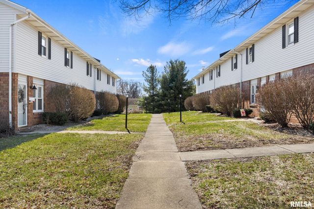 1918 Canterbury Dr Apt F, Washington, IL 61571