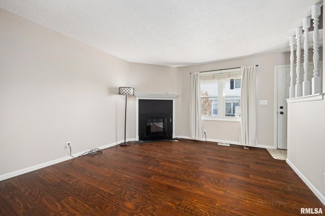 1918 Canterbury Dr Apt F, Washington, IL 61571