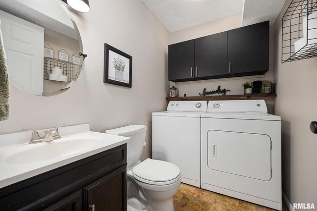 1918 Canterbury Dr Apt F, Washington, IL 61571