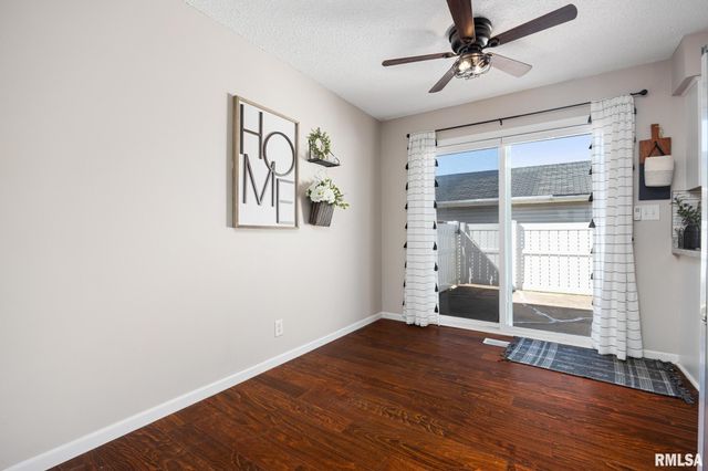 1918 Canterbury Dr Apt F, Washington, IL 61571