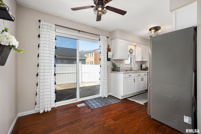 1918 Canterbury Dr Apt F, Washington, IL 61571