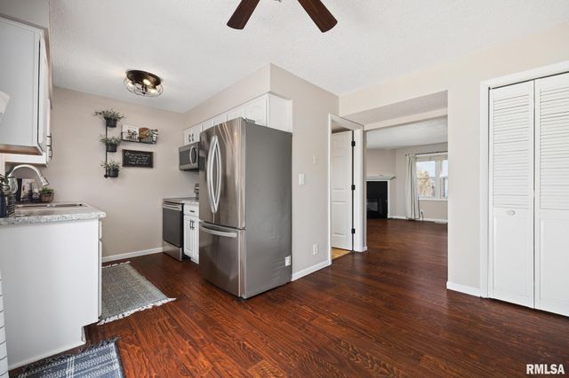 1918 Canterbury Dr Apt F, Washington, IL 61571