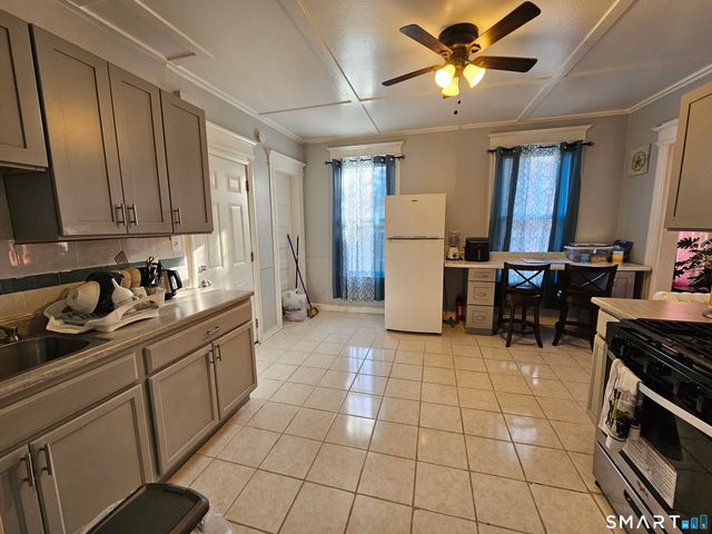 592 Laurel Avenue 2nd Floor, Bridgeport, CT 06605