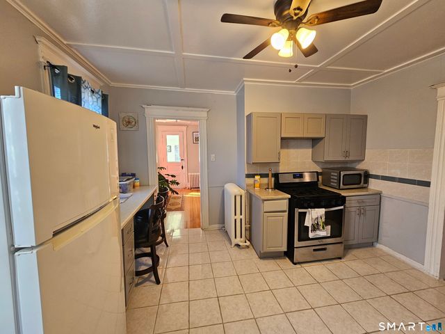 592 Laurel Avenue 2nd Floor, Bridgeport, CT 06605