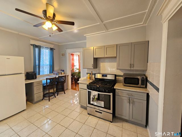 592 Laurel Avenue 2nd Floor, Bridgeport, CT 06605