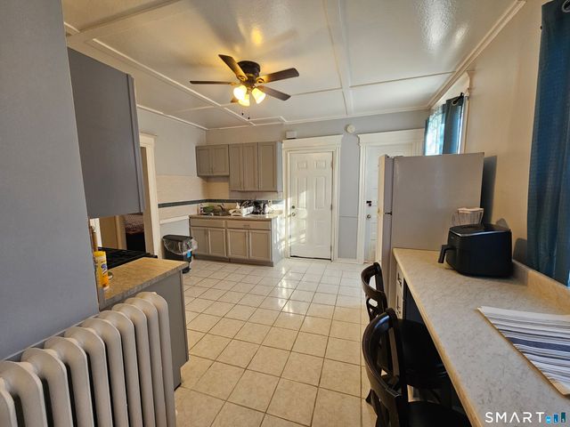 592 Laurel Avenue 2nd Floor, Bridgeport, CT 06605