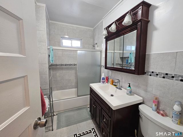 592 Laurel Avenue 2nd Floor, Bridgeport, CT 06605