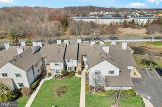 26 CHATHAM CT, Hightstown, NJ 08520