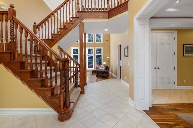 7040 Royal Villa Court, Canton, MI 48187